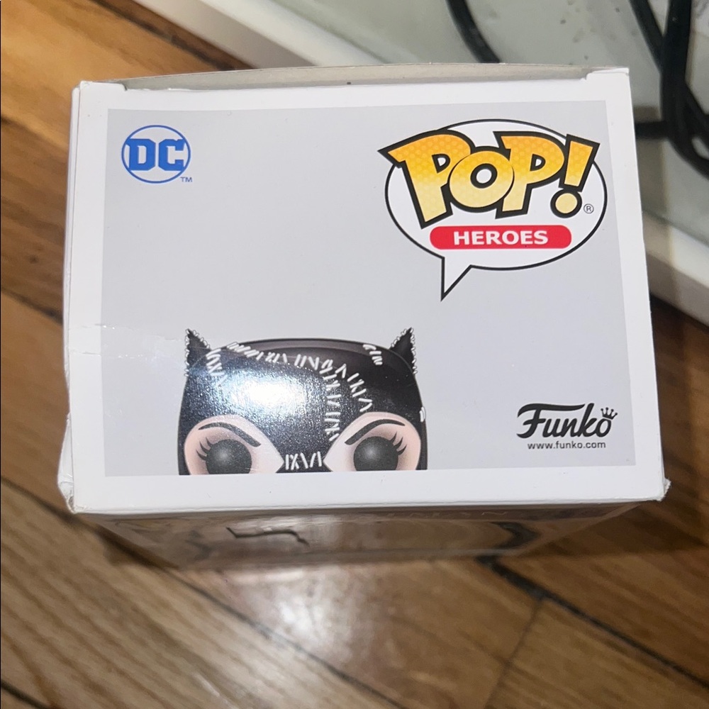 Funko Pop! Catwoman Batman Returns #338 - Black Cream - Picture 6 of 7